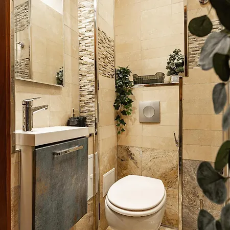 Qult - Terranova Apartment Bucharest